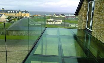 Стеклянные полы на балконе в Красноярске. Готовые проекты ПерилаГлавСнаб