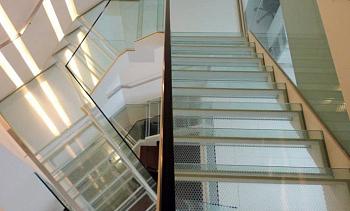 Стеклянные ступени и площадки для колодезной лестницы в Красноярске. Готовые проекты ПерилаГлавСнаб