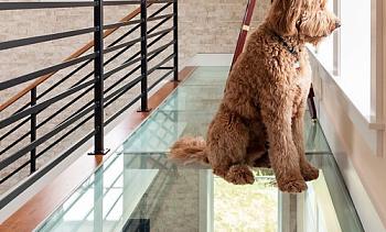 Стеклянный пол на площадке в частном доме в Красноярске. Готовые проекты ПерилаГлавСнаб