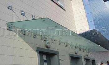 Стеклянные козырьки и навесы в Красноярске. Готовые проекты ПерилаГлавСнаб