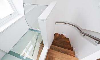 Стеклянный потолок в двухъярусной квартире в Красноярске. Готовые проекты ПерилаГлавСнаб