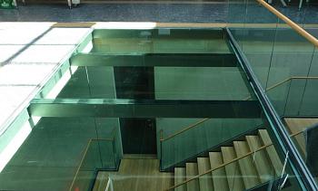 Стеклянный потолок в бизнес-центре в Красноярске. Готовые проекты ПерилаГлавСнаб