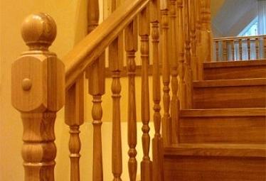 Деревянные лестницы купить в Красноярске