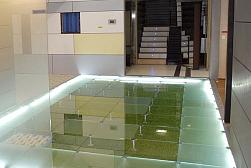 Стеклянные полы с подсветкой в Красноярске. Готовые проекты ПерилаГлавСнаб - фото 1