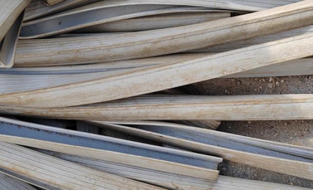 Уплотнитель в поручень с пазом 24х24 для стекла 12мм, EPDM (3-х метровый) СЕРЫЙ сорт 2 УЦЕНКА Фk301-G-с2 3